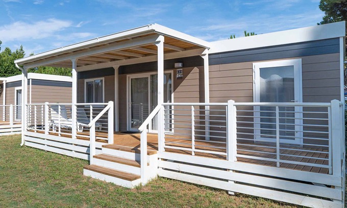 Zona XXXIV Casal Palocco House | Mobilehome with pool and restaurant