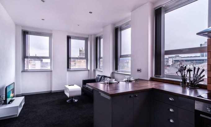 Blackburn Apartment | Modern 1 Bed Flat in Central Blackburn w Views