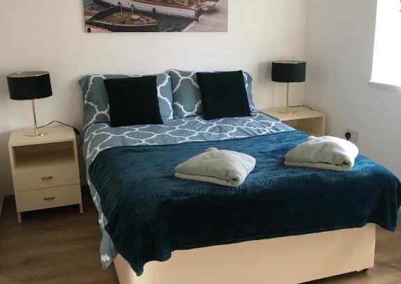 Liverpool Apartment | Modern 1 bedroom flat perfect for match or city break