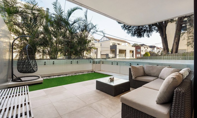 Coogee Apartment | Modern 1BR Abode w/Courtyard Steps to the Beach
