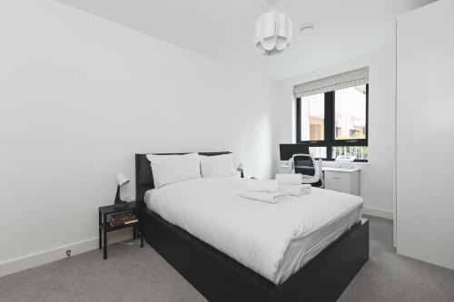 Brondesbury Park Apartment | Modern 2 Bed 2 Bath with Patio Access