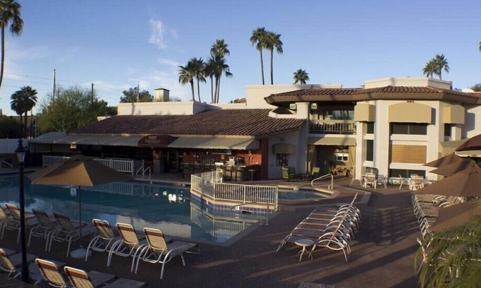 Arcadia Condo | Modern 2BR Condo with Tennis Courts near Camelback Mountain