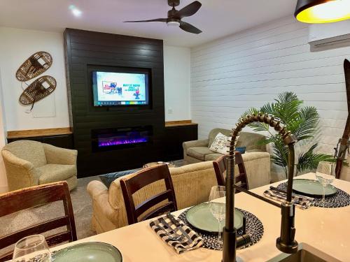 Harbor Springs Apartment | Modern 2BR Retreat in Harbor