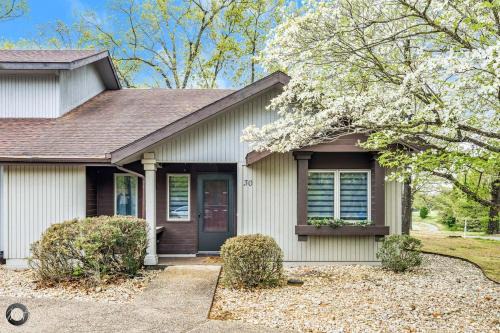 Bella Vista House | Modern 2BR Townhouse - Near Bike Trails & Golf
