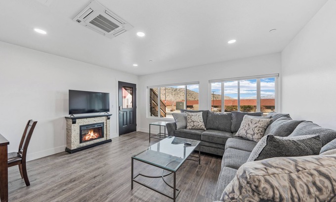 Topaz Lake Condo | Modern 3-bed, 2-bath suite with a beautiful view of Topaz Lake.