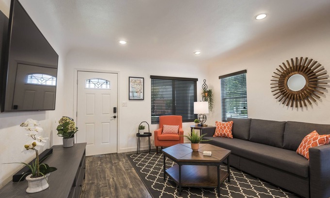 Park Mesa Heights House | Modern 3 Bedroom Home Located in South LA close to Beaches, USC & Downtown