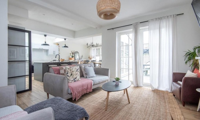 Shooters Hill House | Modern 3B Home with Garden in Eltham, London