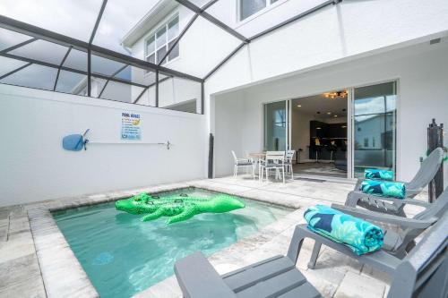 Four Corners House | Modern 3Bd Screened Pool at Serenity Resort 17322