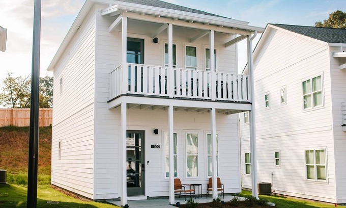 Athens House | Modern 3BR DAWGout by MHM Luxury Properties