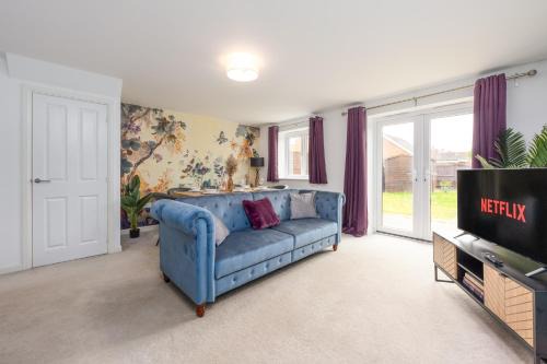 Maidstone House | Modern 4 Bedroom House-Sleeps 7-Parking-Nr Hospital-Perfect for Work Crews