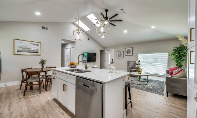 Irving Apartment | Modern 4BR/2B Home, with HotTub, Near DFW Airport