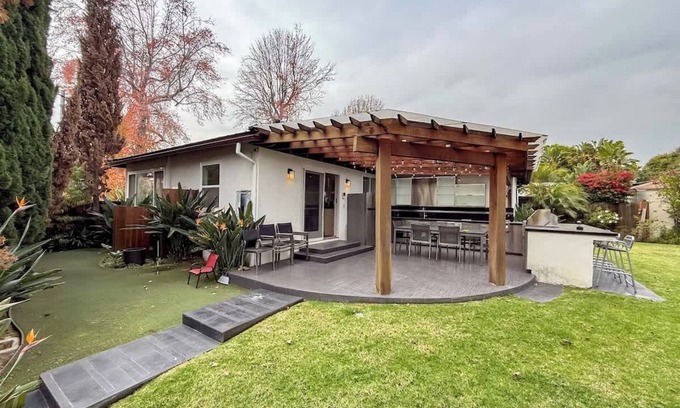 West Los Angeles House | Modern 4BR Gem Near Beverly Hills By Allevo Homes