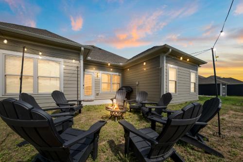 Cullman House | Modern 4BR Home with Game Room and Fire Pit - Near Downtown Cullman