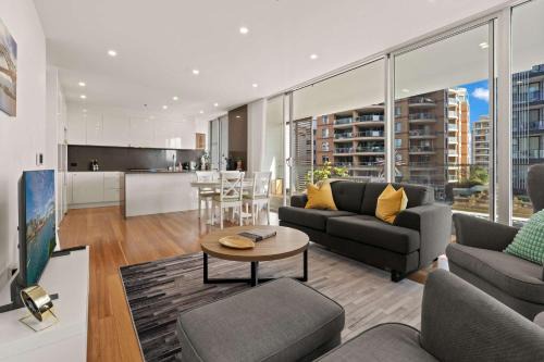 Bondi Junction Apartment | Modern Airy Haven Near Beach & City