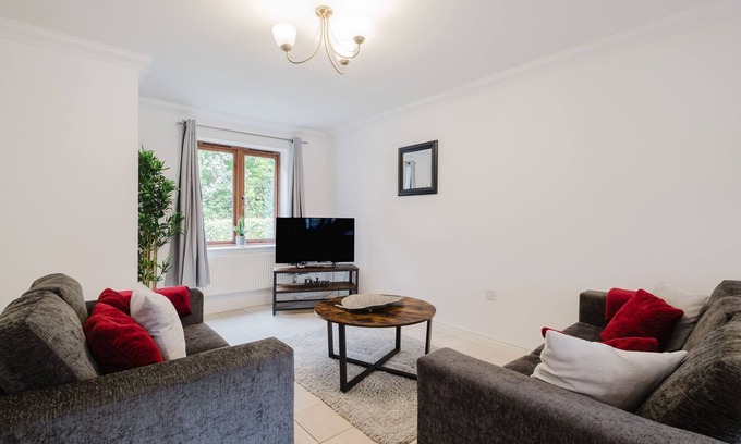 Milton Keynes House | Modern and comfortable 3 bedroom house