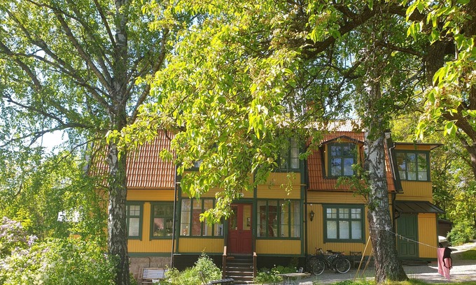Solna Apartment | Modern apartment in 19th-century villa close to city, sea and royal gardens.