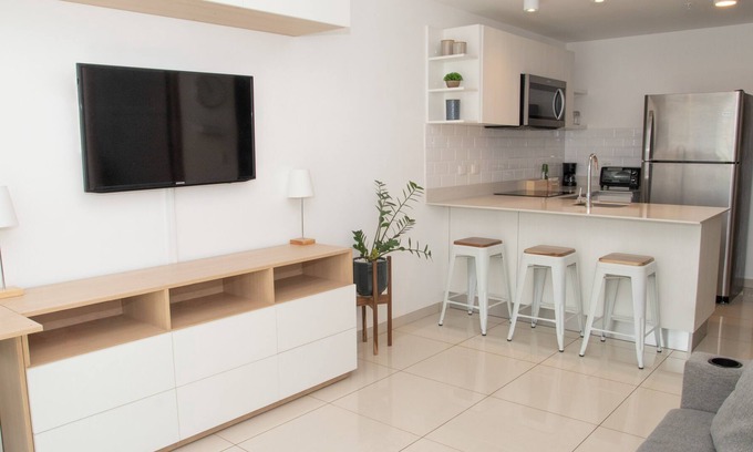 Cinco Esquinas Apartment | Modern apartment in condominium with pool