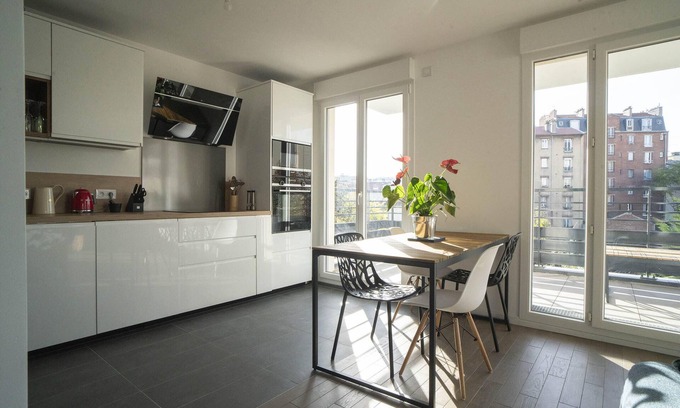 Puteaux Apartment | Modern Apt With Balcony Near Paris