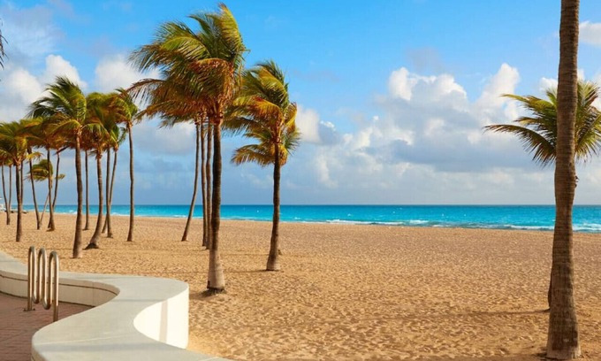 Fort Lauderdale House | Modern Bungalow near Wilton Drive ~ Pool Table!