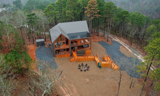 Broken Bow Cabin | Modern Cabin/Mountain Escape/Breathtaking Lake Views/Sleeps 15 Pet Friendly