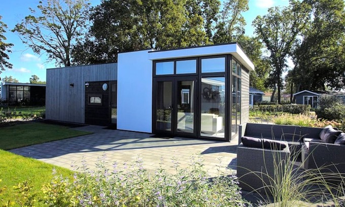 Hulshorst Ski Chalet | Modern chalet in a park near the Veluwemeer