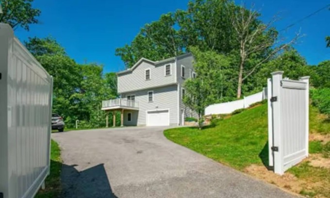 Worcester House | Modern & Charming 3-bedroom house in Worcester.