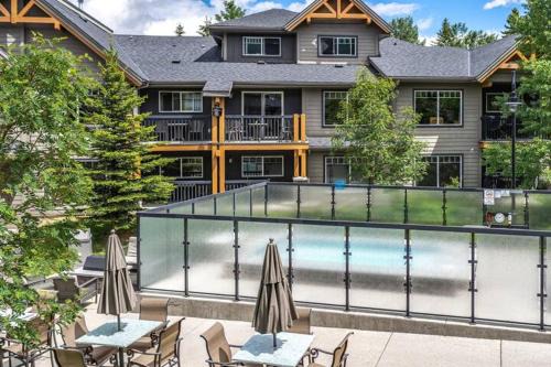 Copperstone Resort Apartment | Modern Comfort in Canmore, Ideal for Couple & Families