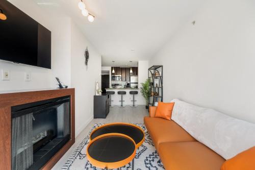 Crosstown Apartment | Modern Condo in Downtown Vancouver