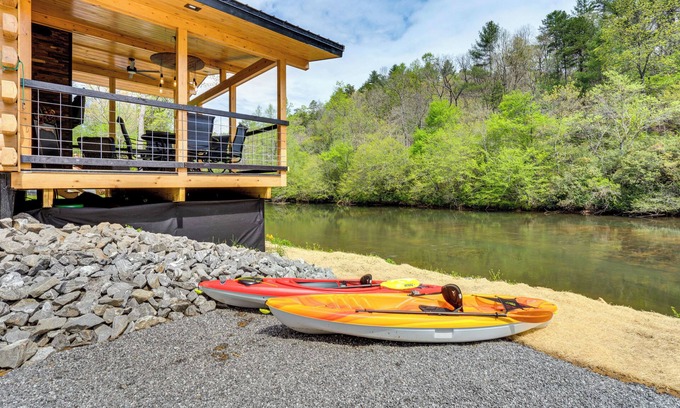 Murphy Cabin | Modern Creek-Front Cabin w/Deck & Views in Murphy