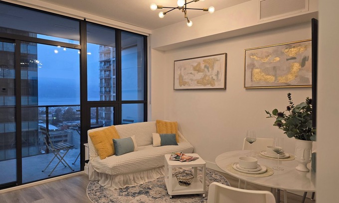 Downtown Kelowna Apartment | Modern DT Oasis | Cozy Retreat