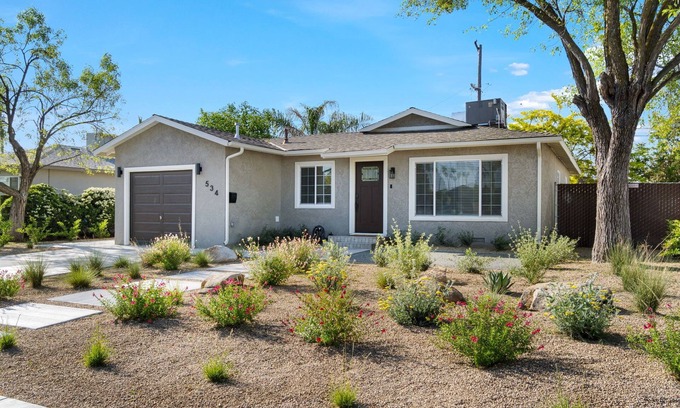 Clovis House | Modern Family Retreat in Clovis - Near Old Town & Gateway to Yosemite & Sequoia