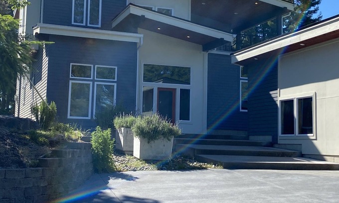 Allyn-Grapeview House | Modern Home in Paradise on Puget Sound Private Island with Hot Tub