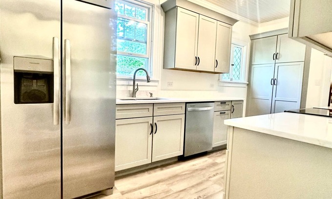 Orono House | Modern Kitchen & Classic Charm – Walk to UMaine