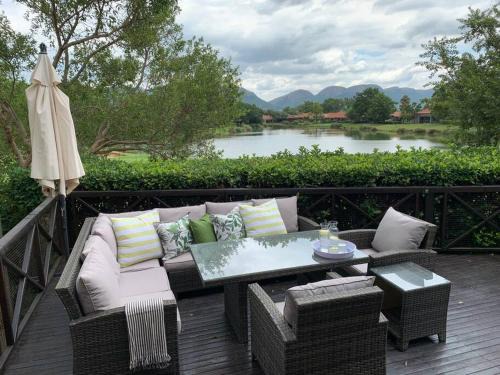 Hartbeespoort House | Modern Large 5 bedroom Villa in Pecanwood Golf Estate