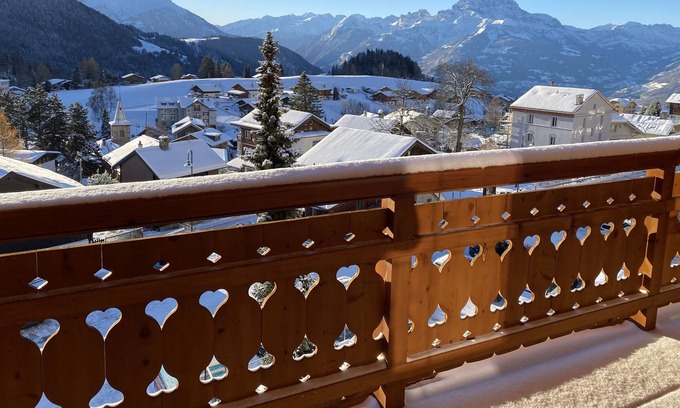 Leysin Apartment | Modern large luxury apartment with stunning views in village centre