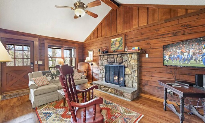 Blowing Rock House | Modern Log Cabin with Fireplace on River