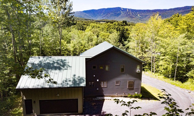 Waitsfield House | Modern Mountain Escape - minutes to town & mountains