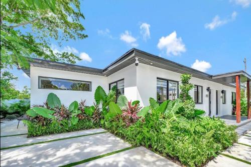 Buena Vista Apartment | Modern Oasis Near Design District, Wynwood