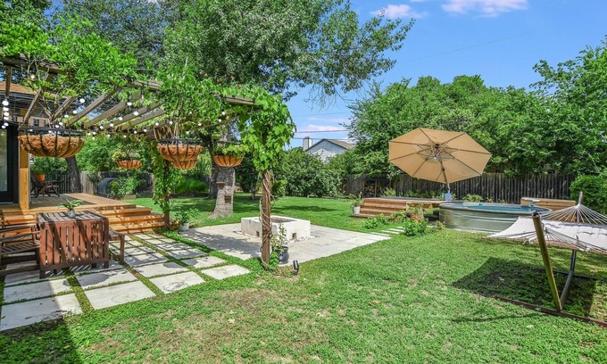 Round Rock House | Modern Ranch Home w/ith a Backyard Oasis Near Dell