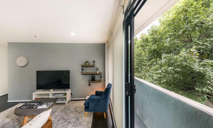 Melbourne Central Business District Apartment | Modern Resort-style Stay near Queen Vic Market