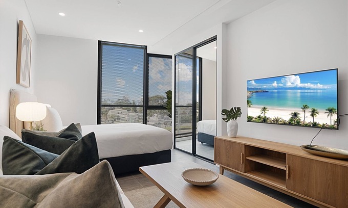 North Fremantle Apartment | Modern Studio in Fremantle with Stunning Rooftop