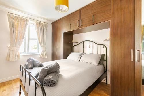 Grand Canal Dock Apartment | Modern Stylish Central Apt with free parking