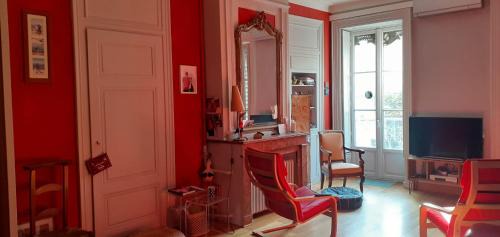 Saint Michel - Mairie Apartment | Modern T3 with air conditioning near downtown