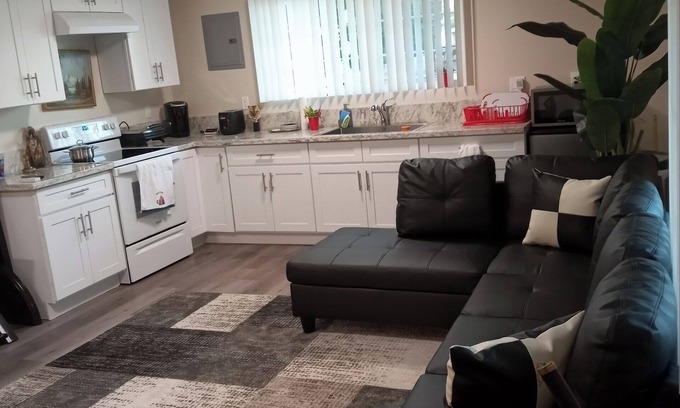 Tower District Apartment | Modern Tower District Apt two bedroom share it with another guest - FREE WiFi!