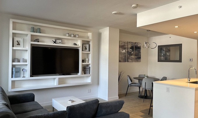 Southeast False Creek House | Modern Townhome by the Seawall
