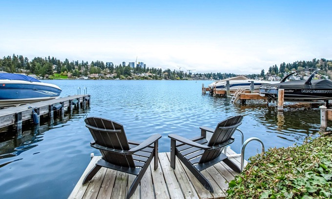 Medina Cottage | Modern waterfront log cabin for two in Seattle/Bellevue