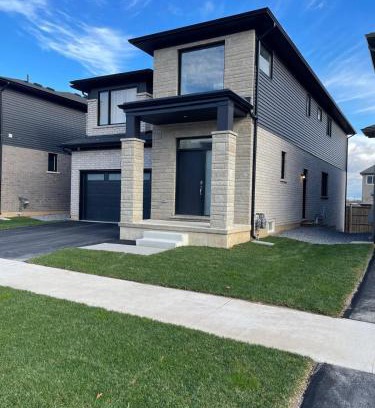 Fonthill Apartment | Modern, well-equipped, and centrally located