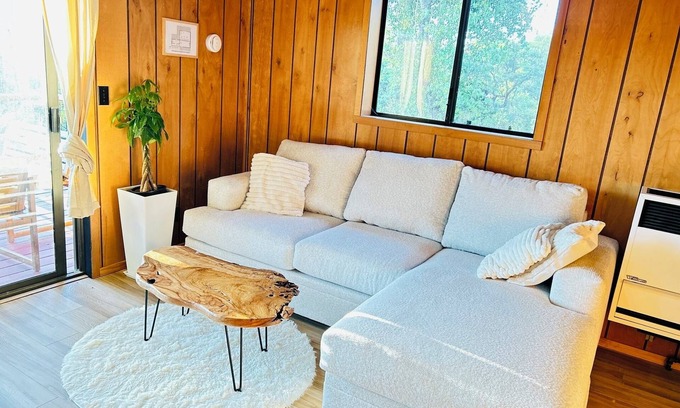 Midpines House | Modern Yosemite Escape Serene 10-Acre Getaway at Twisted Manzanita