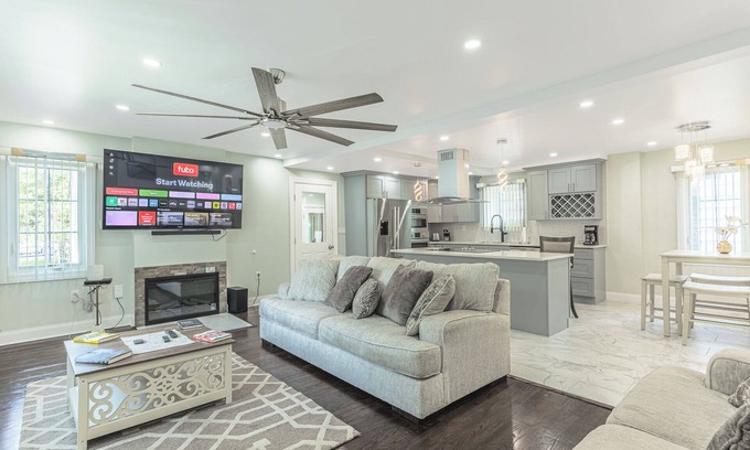 Norwich House | Mohegan Park Escape – Near Casinos – Spacious 4BR House