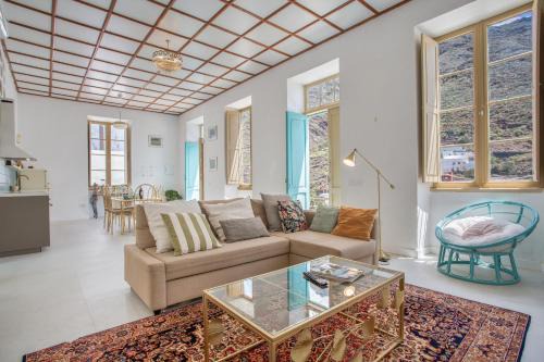 Santa Cruz de Tenerife House | Mojo Surf Igueste